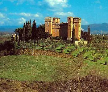 Castello Delle Quattro Torra Oda ve Kahvaltı 3*