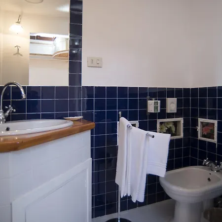 Castello Delle Quattro Torra Bed and breakfast 3*