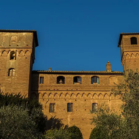 Castello Delle Quattro Torra 3* Siena